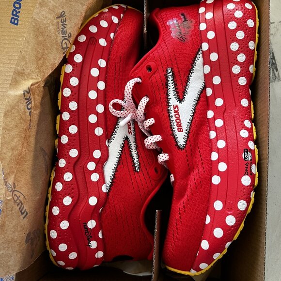 Brooks x runDisney Size 7 Ghost Max 2 Red Polka Dot Women's Sneakers with White - Picture 1 of 5